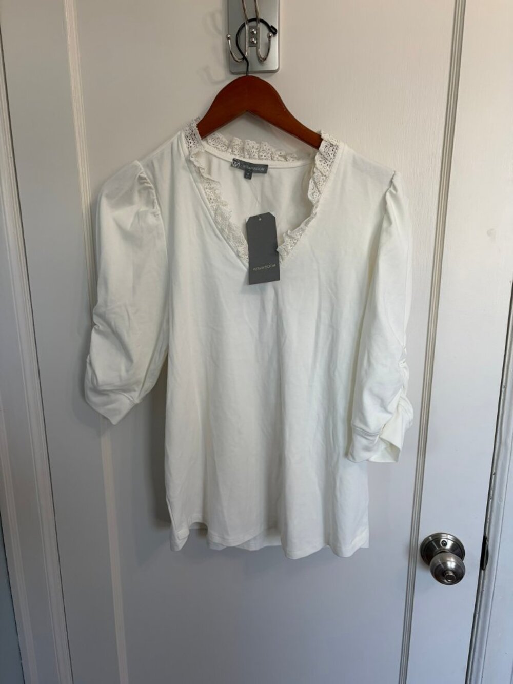 Wit & Wisdom Lace Trim Ruffle Top Womens M Offwhite NWT Nordstrom V-Neck $58